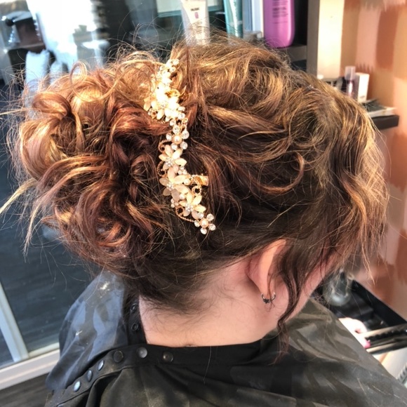 Icing Frosted Crystal Flower Rose Gold Hair Swag - Picture 5 of 5